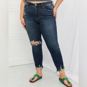 NWOT Judy Blue Mid Rise Distressed Cropped Jeans size 13